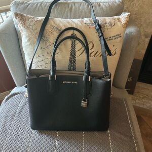 Michael Kors , Adele leather black bag, willing to take offers , new condition